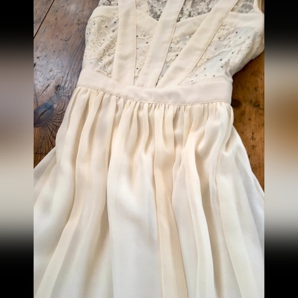 Gorgeous lace cream dress size 8 wedding summer - Picture 2 of 5